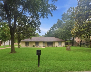1511 Sungail Drive - Photo Thumbnail 1