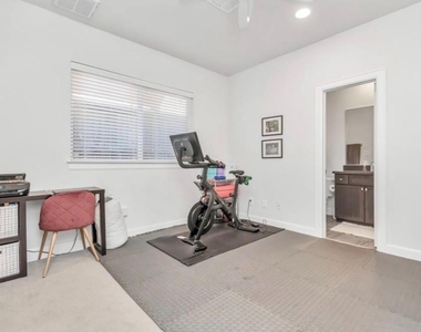 360 Eado Park Circle - Photo Thumbnail 3