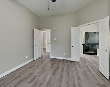 30802 Sifton Drive - Photo Thumbnail 5