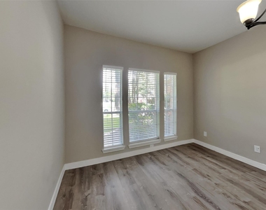 30802 Sifton Drive - Photo Thumbnail 4