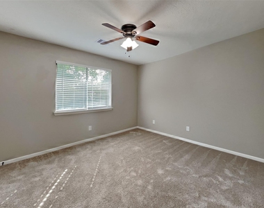 30802 Sifton Drive - Photo Thumbnail 7