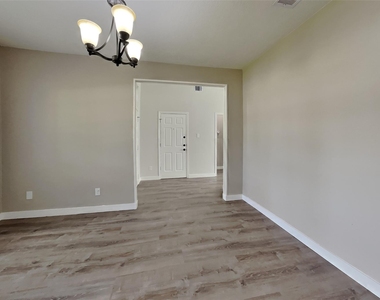 30802 Sifton Drive - Photo Thumbnail 3