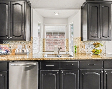 16434 Redcrest Drive - Photo Thumbnail 12