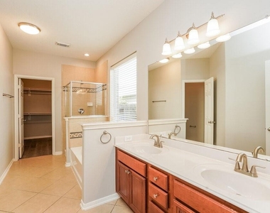 6206 Lovage Avenue - Photo Thumbnail 9