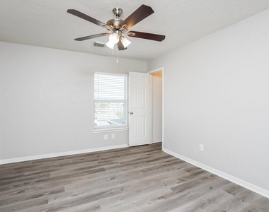 6206 Lovage Avenue - Photo Thumbnail 7