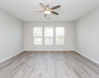 6206 Lovage Avenue - Photo Thumbnail 8
