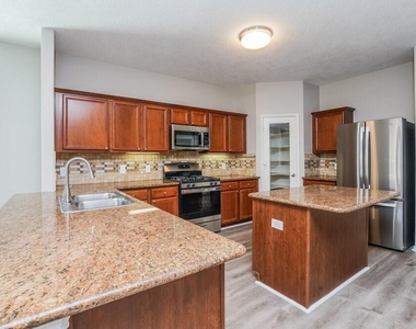 6206 Lovage Avenue - Photo Thumbnail 5