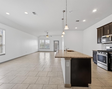 5202 Rue Dela Croix Drive - Photo Thumbnail 4