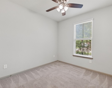 5202 Rue Dela Croix Drive - Photo Thumbnail 6