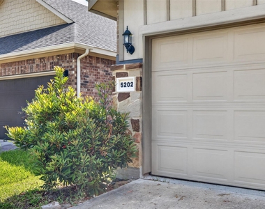 5202 Rue Dela Croix Drive - Photo Thumbnail 2