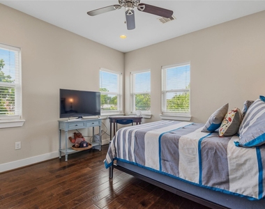 704 Vincent Street - Photo Thumbnail 27