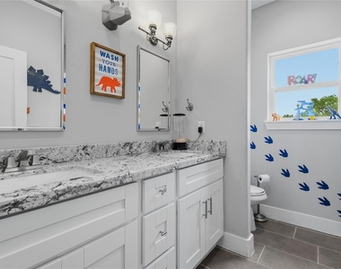 704 Vincent Street - Photo Thumbnail 26