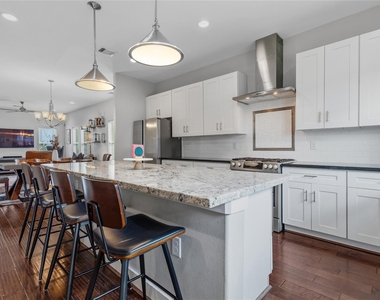 704 Vincent Street - Photo Thumbnail 6