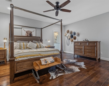 704 Vincent Street - Photo Thumbnail 13