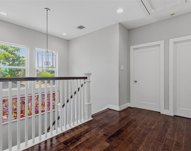 704 Vincent Street - Photo Thumbnail 32