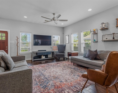 704 Vincent Street - Photo Thumbnail 17