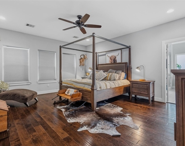 704 Vincent Street - Photo Thumbnail 12