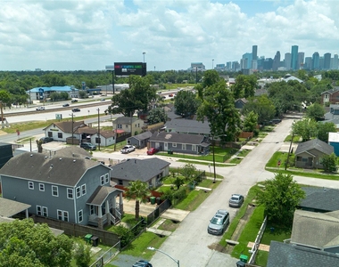704 Vincent Street - Photo Thumbnail 1