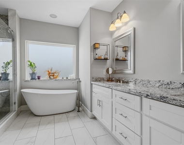 704 Vincent Street - Photo Thumbnail 9