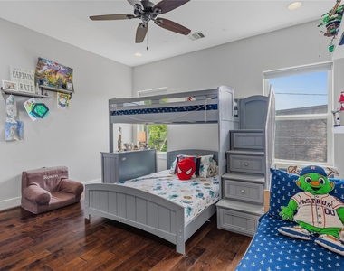 704 Vincent Street - Photo Thumbnail 31