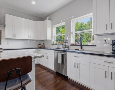 704 Vincent Street - Photo Thumbnail 5
