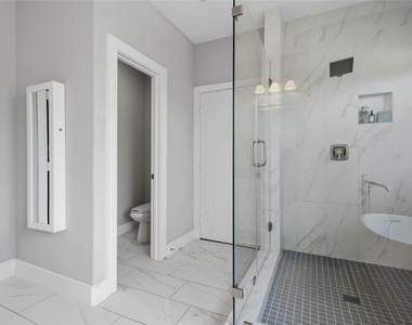 704 Vincent Street - Photo Thumbnail 11