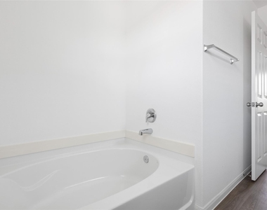 7323 Heath Knoll Lane - Photo Thumbnail 11