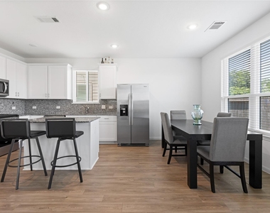 7323 Heath Knoll Lane - Photo Thumbnail 5