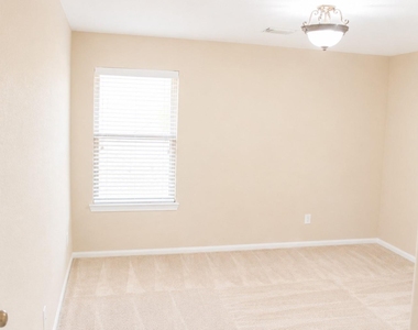 2814 Silver Bend Lane - Photo Thumbnail 23