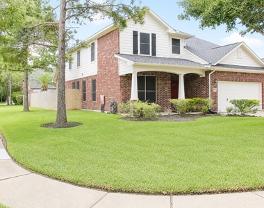 2814 Silver Bend Lane - Photo Thumbnail 2