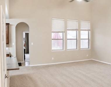 2814 Silver Bend Lane - Photo Thumbnail 13