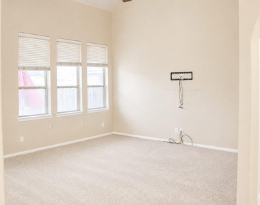 2814 Silver Bend Lane - Photo Thumbnail 12