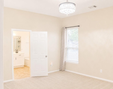 2814 Silver Bend Lane - Photo Thumbnail 15