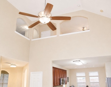 2814 Silver Bend Lane - Photo Thumbnail 14
