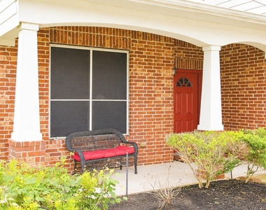 2814 Silver Bend Lane - Photo Thumbnail 5
