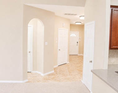2814 Silver Bend Lane - Photo Thumbnail 9