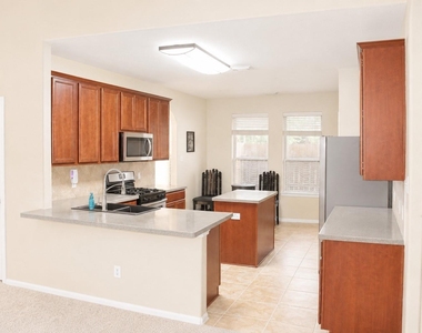 2814 Silver Bend Lane - Photo Thumbnail 11