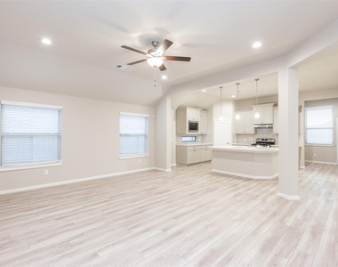 4022 Maple Glen Drive - Photo Thumbnail 4