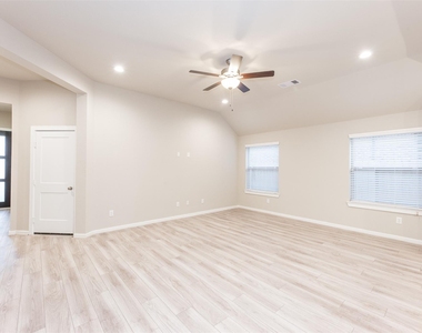 4022 Maple Glen Drive - Photo Thumbnail 5