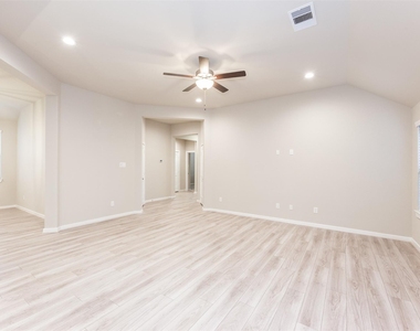 4022 Maple Glen Drive - Photo Thumbnail 6