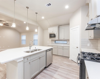 4022 Maple Glen Drive - Photo Thumbnail 10