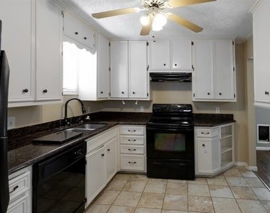 616 17th Avenue N - Photo Thumbnail 2