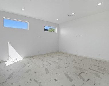 2929 El Fenice Lane - Photo Thumbnail 13