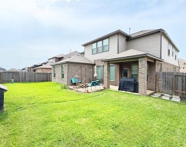 244 Upland Drive - Photo Thumbnail 4