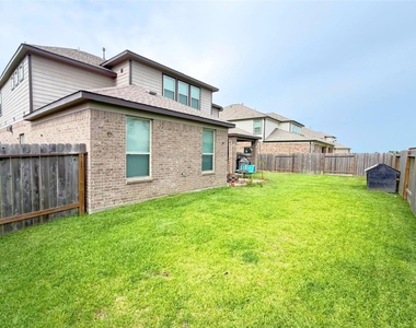 244 Upland Drive - Photo Thumbnail 3
