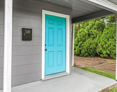 1119 1 St Avenue N - Photo Thumbnail 1