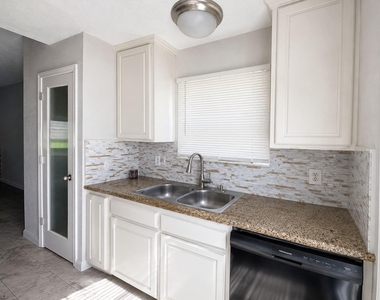 2022 Crosscoach Lane - Photo Thumbnail 15