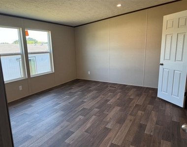 822 E Fannin Street - Photo Thumbnail 12