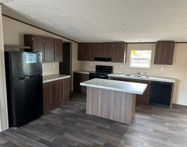 822 E Fannin Street - Photo Thumbnail 4
