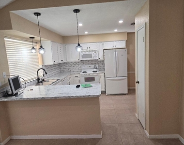 7911 Southmeadow Drive - Photo Thumbnail 4